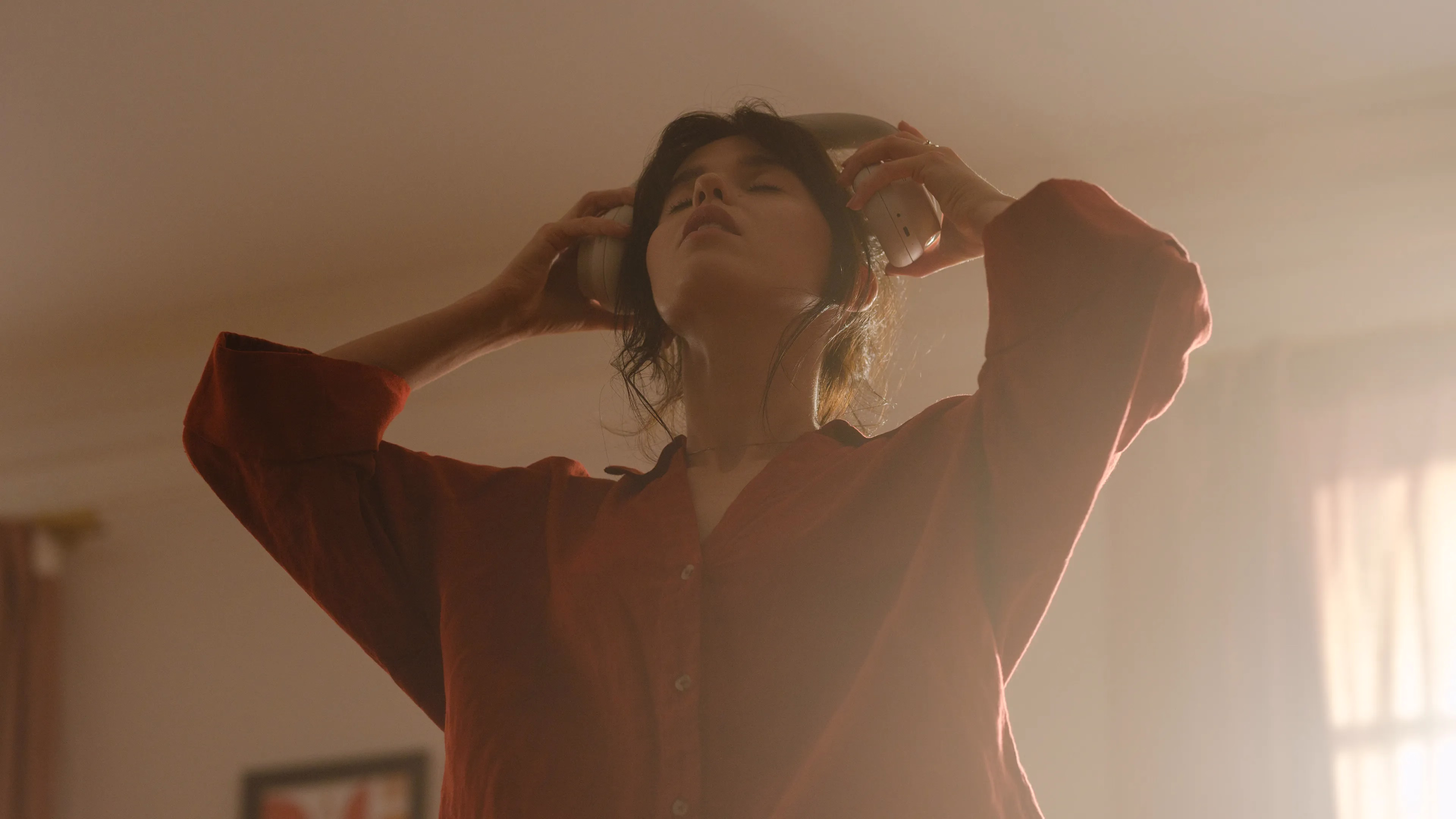 Woman wearing Bose QuietComfort Ultra Headphones.