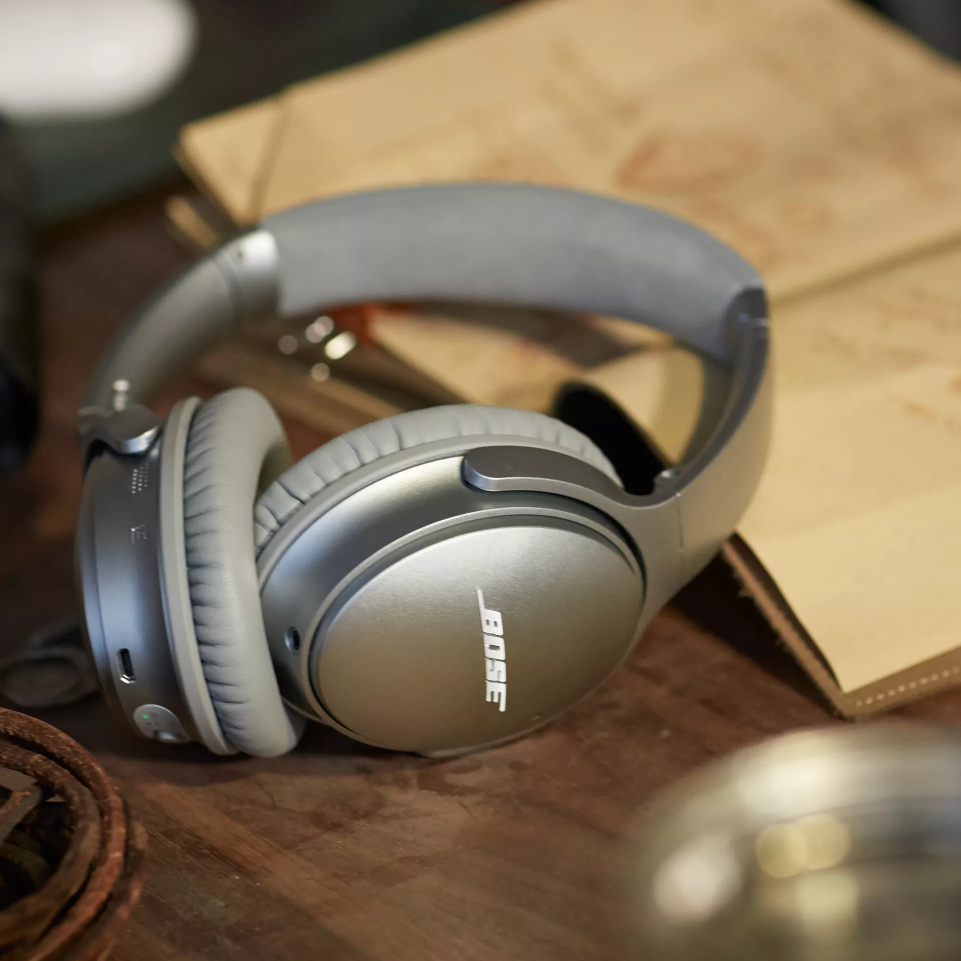  Bose QuietComfort 35 Wireless Headphones